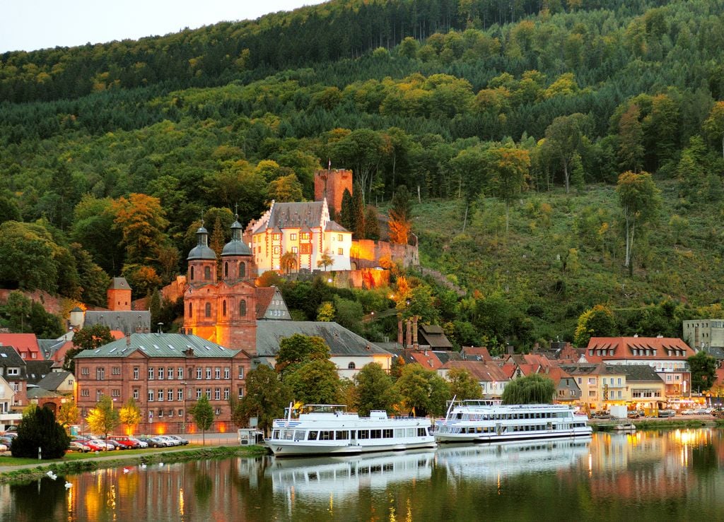 Die mittelalterliche Mildenburg wacht über dem Main. Foto: Adobe Stock