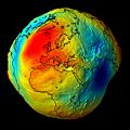 “GOCE es el primer satélite científico de la ESA que se dedica a la observación terrestre desde Envisat en 2002. El tamaño es distinto pero los objetivos no han variado: suministrar los mejores datos técnicos que nuestra tecnología puede poner al servicio de la comunidad científica y, en última instancia, de los ciudadanos de Europa y del mundo”, explicó Jean-Jacques Dordain, Director General de la ESA.  El satélite GOCE fue seleccionado en 1999 para la primera misión Core de Earth Explorer, dentro del programa Living Planet (Planeta vivo) de la ESA. Fue desarrollado por un consorcio industrial dirigido por la compañía Thales Alenia Space de Turín, Italia. EADS Astrium Space, de Friedrichshafen, Alemania, suministró la plataforma. Thales Alenia Space, con sede en Cannes, Francia, desarrolló e integró el instrumento principal mediante sensores ultraprecisos desarrollados por Onera, de Francia. En total, 45 empresas europeas han contribuido a la construcción del satélite.