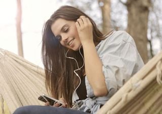 Ouve a mesma música vezes sem conta? Segundo a Psicologia, isso tem um certo significado