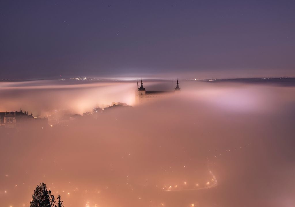 La niebla de radiación es uno de los tipos de niebla más comunes en el interior peninsular, especialmente en otoño e invierno, dejando estampas impresionantes.