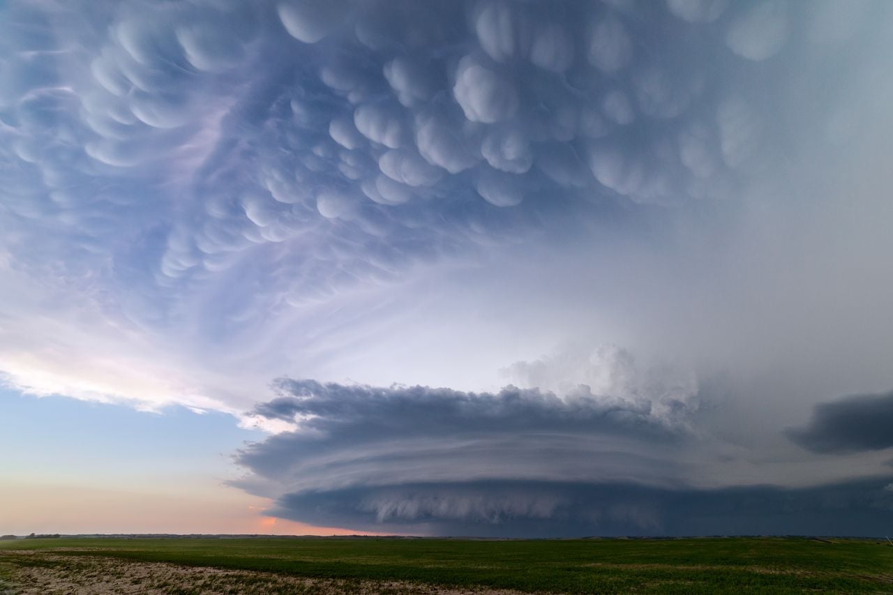Las tormentas fuertes serán frecuentes en el este y zonas dispersas del resto los próximos días. Aunque son probables supercélulas, como la de la imagen, tenderán a organizarse en grandes estructuras multicelulares.