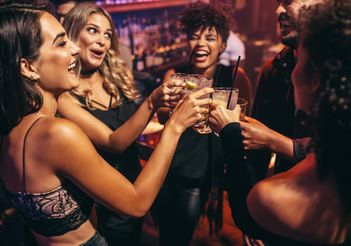 Especialistas alertan sobre beber alcohol los fines de semana: la adicci&oacute;n silenciosa que pasa inadvertida