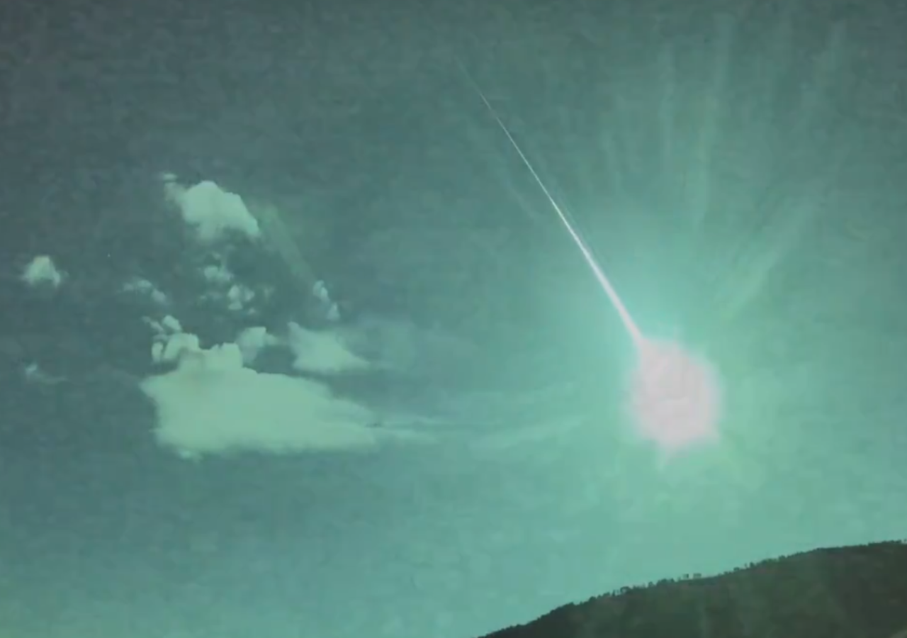 Cosmic Spectacle Cosmic spectacle surprises Iberia: Meteor illuminates Spanish and ...