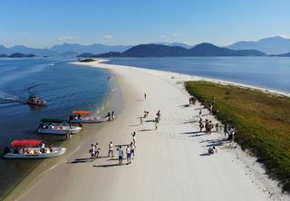 Essa é a praia paradisíaca perto do Rio que poucos conhecem, perfeita para o próximo feriadão