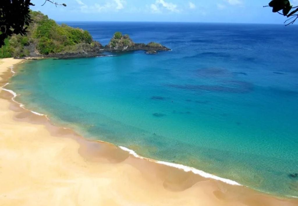 Esta praia famosa em Fernando de Noronha (Pernambuco) já foi eleita várias vezes como a melhor do mundo. Crédito: Ana Clara Marinho/TV Globo.