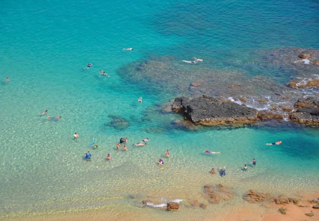 Piscinas naturais na Baía do Sancho (PE). Crédito: Divulgação.