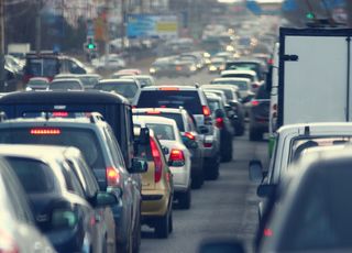 Est-ce vrai qu'on pollue plus en roulant à 30 km/h en ville ?