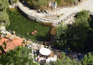 Este pueblo portugués lleno de piscinas naturales está causando en sensación en España