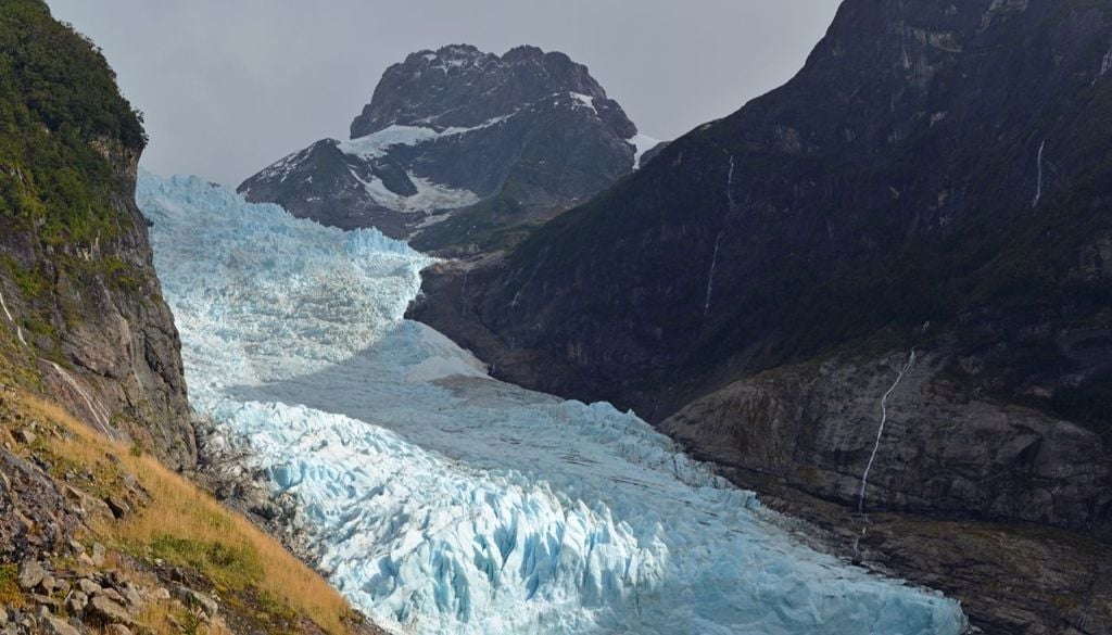 Los vaciamientos glaciares ya han transformado paisajes de la Patagonia chilena. Bosques, ríos y valles pueden cambiar en poco tiempo cuando enormes masas de agua encuentran una salida.