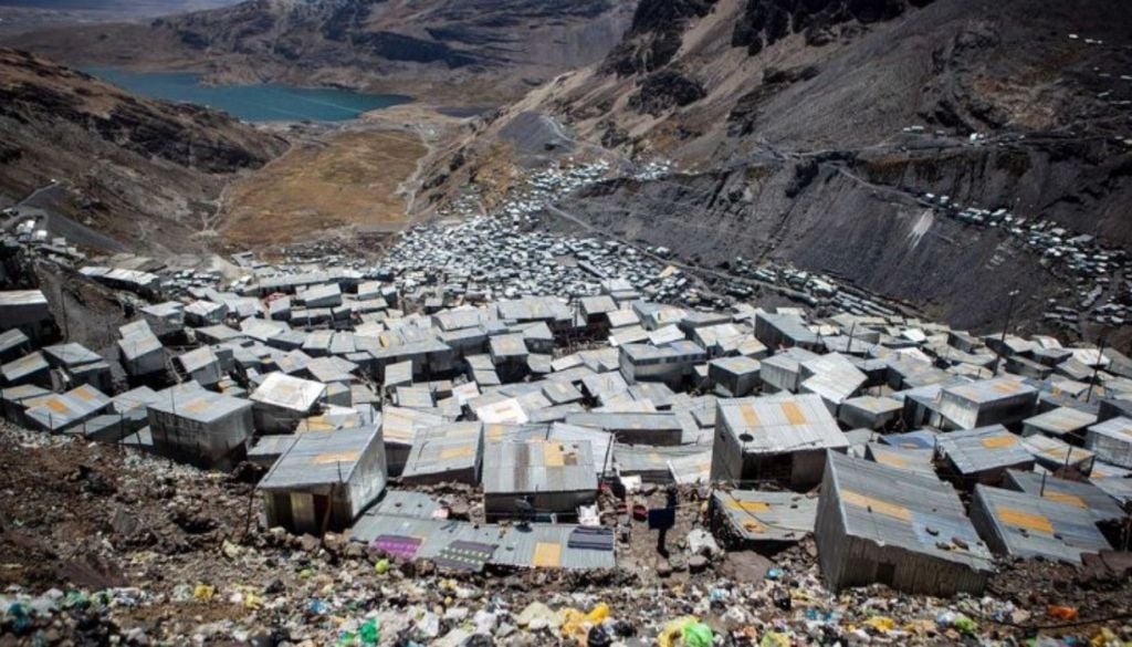 A cidade de La Rinconada (Peru) parece uma grande favela. Crédito: Renderas Business/Gustavo Moure.
