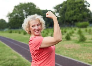 Esta é a fruta que ajuda a reduzir o colesterol e a diminuir a perda muscular na velhice