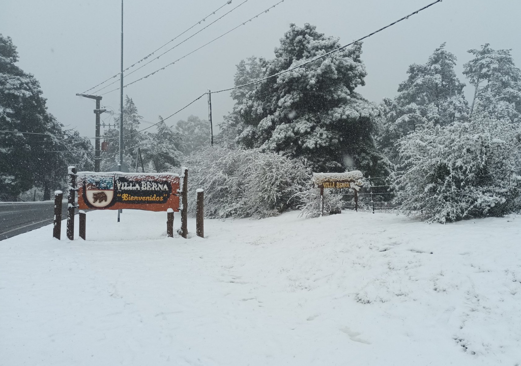 Villa Berna Córdoba Las caminatas entre los bosques, el calor de sus alojamientos y la cercanía con La Cumbrecita hacen que VIlla Berna sea visitada por cientos de turistas cada invierno. Foto: X @frascaroli