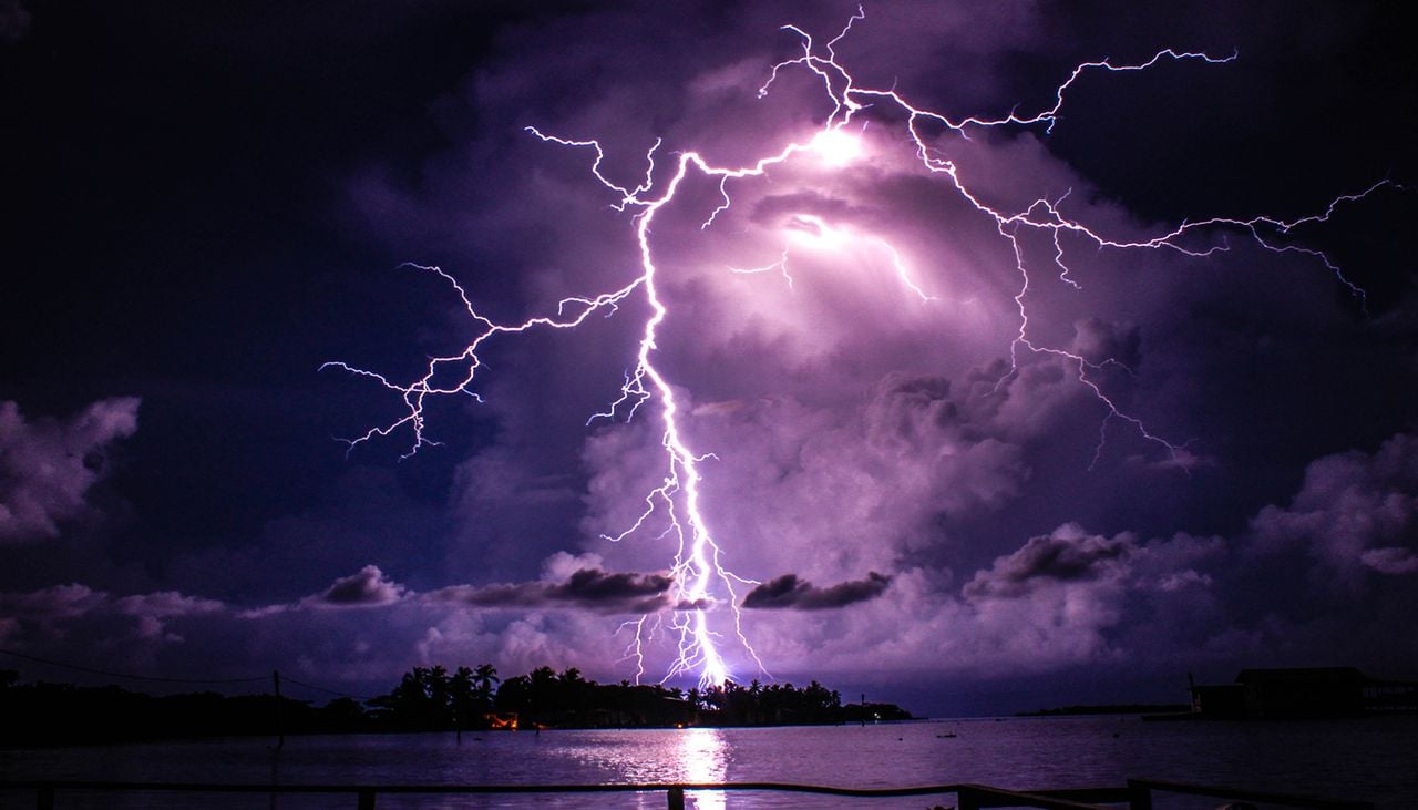. Un espectáculo natural único que combina geografía, climatología y electricidad atmosférica.