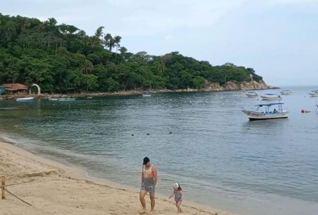 Quimixto, es un pueblo de pescadores, se encuentra a 20 minutos por lancha al sur de Boca de Tomatlán.