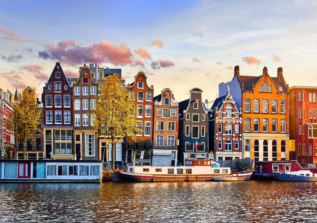 Aunque Ámsterdam suele asociarse con todo el país, es solo una de las provincias de Holanda.