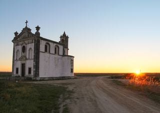 Esta igreja fica 'no meio do nada' — mas é uma das mais belas de Portugal