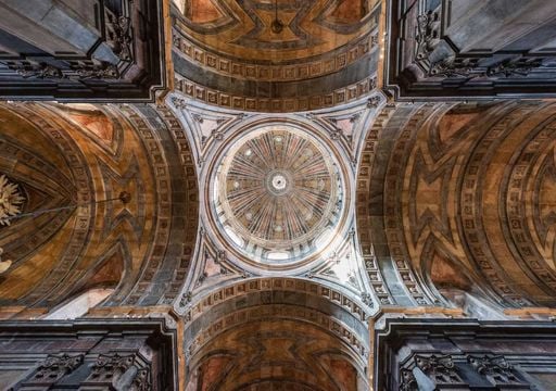 Esta igreja portuguesa nasceu de uma promessa (e hoje guarda uma das melhores vistas de Lisboa)