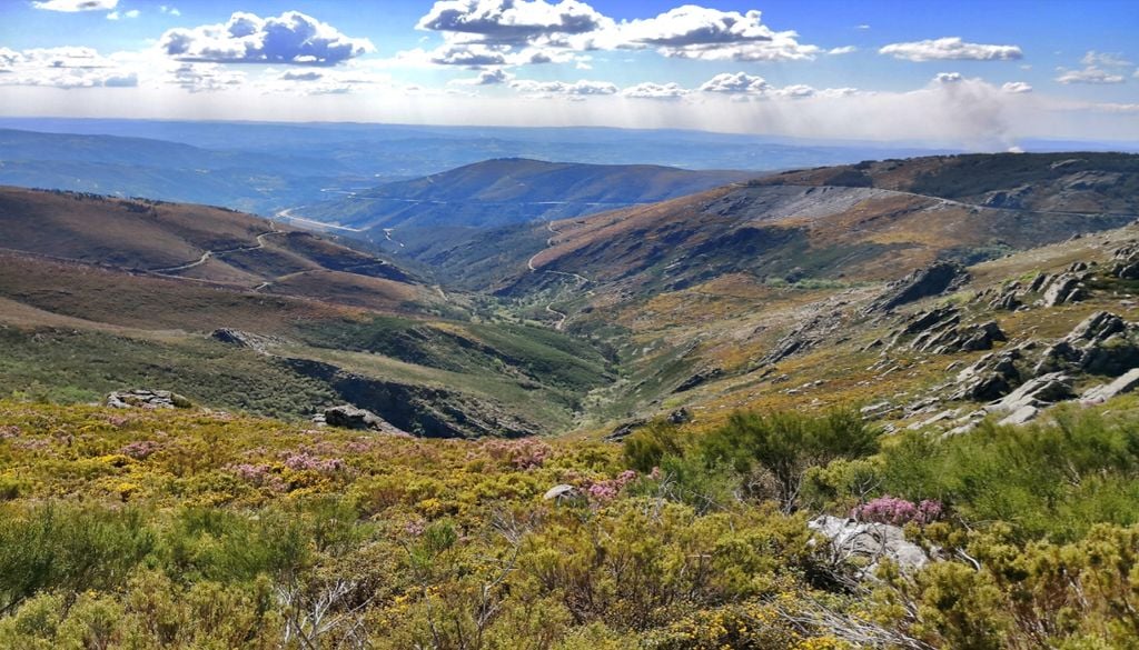Serra do Marão O percurso atravessa alguns dos miradouros impressionantes da montanha. Foto: Wikimedia // Sanjorgepinho