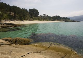 Esta 'praia de sonho' fica a menos de 2 horas do Porto e (ainda) escapa às multidões