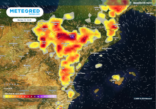 Esta tarde la vaguada repartirá tormentas fuertes con muchos rayos, vendavales y granizo en estas 7 comunidades