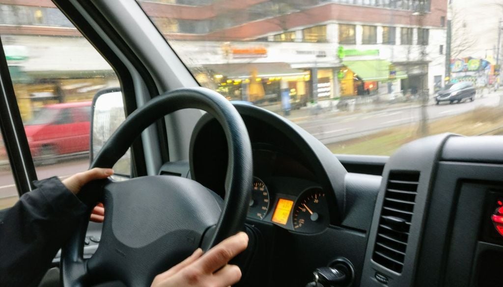 Coche España sí dispone de carriles de alta ocupación o BUS-VAO en algunas grandes ciudades