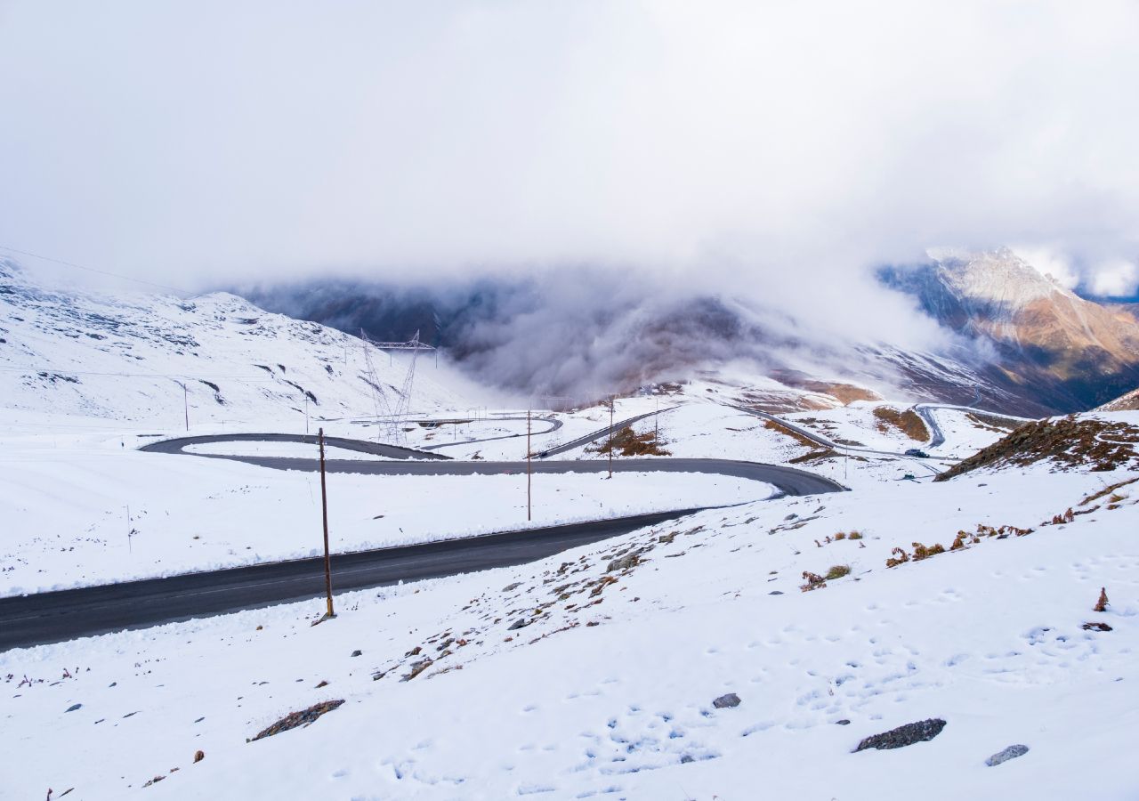 O Passo dello Stelvio é um local icónico de Itália, ao nível das paisagens naturais e humanizadas, bem como do ponto de vista dos desportos de inverno.