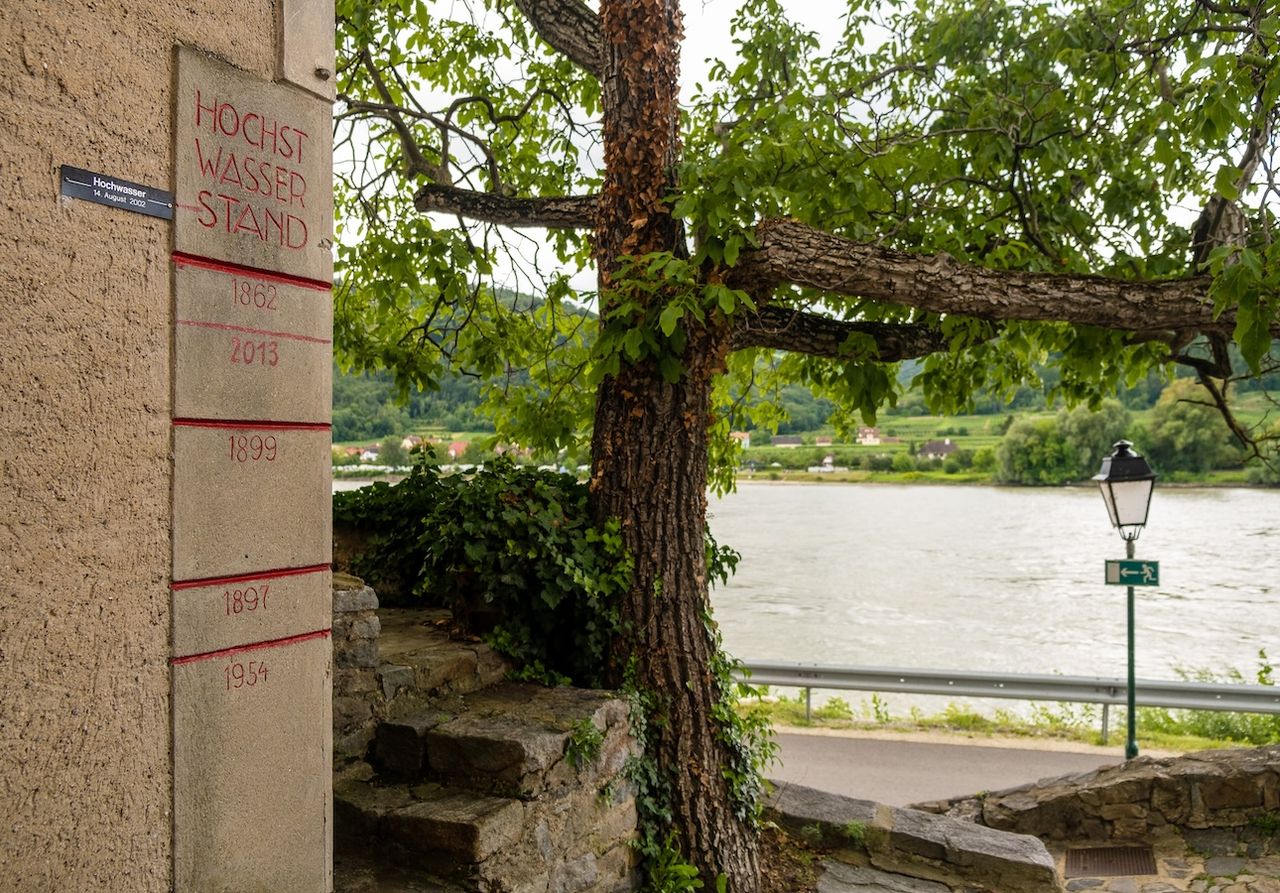 Inundações na Europa preocupam autoridades, sendo que já provocaram várias mortes, desaparecidos e desalojaram famílias na Roménia, na Polónia, na Chéquia e na Áustria.