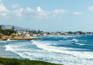 Estas olas que te obligan a salir del agua no nacen aqu&iacute;. Qu&eacute; son las marejadas que se forman en Chile