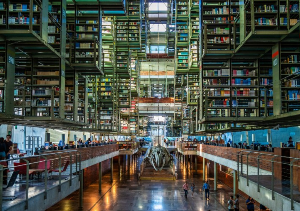 Interior de la Biblioteca Vasconcelos, en Ciudad de México. Interior de la Biblioteca Vasconcelos, en Ciudad de México.