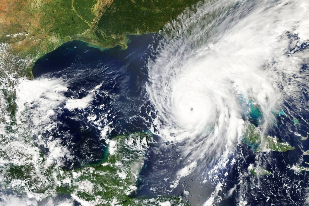 huracanes en el Atántico