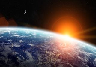 Este jueves la Tierra alcanzará su punto más alejado del Sol en este 2025: llega el afelio