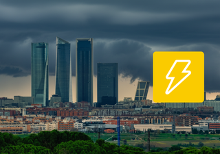 Este martes multitud de rayos impactar&aacute;n en la Comunidad de Madrid entre vientos de 90 km/h