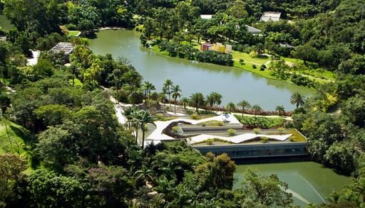 Este museu em MG mistura arte e natureza e &eacute; um dos maiores a c&eacute;u aberto do mundo; veja onde fica