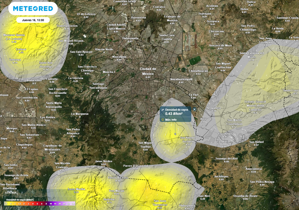 Si escuchas un trueno, no te quedes a la intemperie ni te coloques debajo de árboles, refúgiate en un edificio o en tu casa.