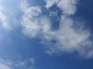 Las estelas de condensación “ocultas” de aviones en los cirros contribuyen al calentamiento climático