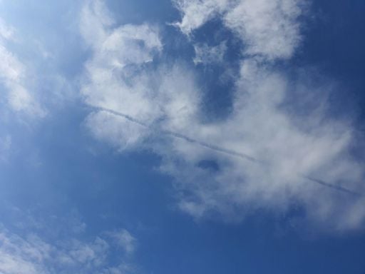 Las estelas de condensaci&oacute;n &ldquo;ocultas&rdquo; de aviones en los cirros contribuyen al calentamiento clim&aacute;tico