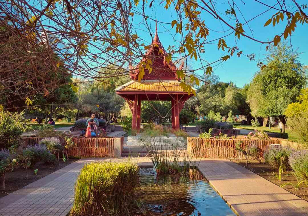 Plaza Tailandia del Parque Araucano.