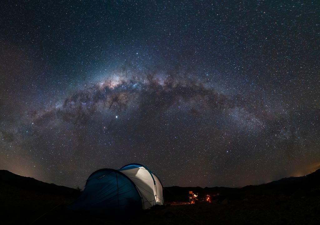 Observación del cielo nocturno en el Desierto de Atacama.