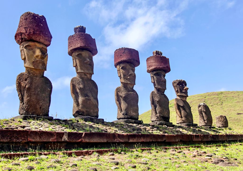 Moais de Isla de Pascua, Chile. Moais de Isla de Pascua, Chile.