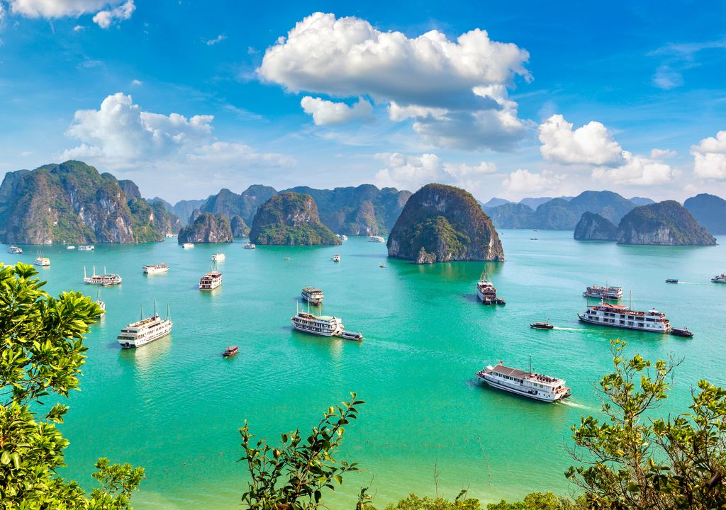 Bahía de Ha-Long, Vietnam. Bahía de Ha-Long, Vietnam.
