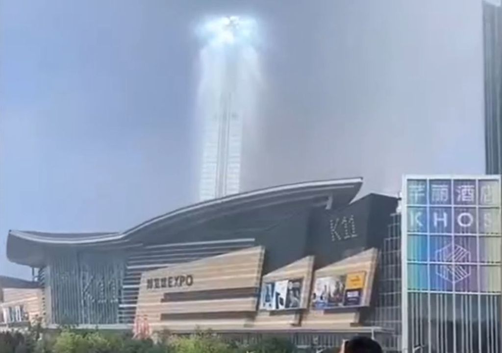 Un nuage brillant de forme inhabituelle est vu dans le ciel du nord de la Chine le 8 septembre 2021.