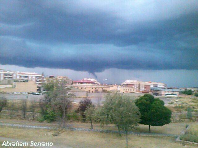 Estudio De La Situación De Guadix Del 29 De Agosto De 2013 La primera en forma de "gancho" se desprendía unos filamentos en el cual iban rotando sobre un mismo eje.