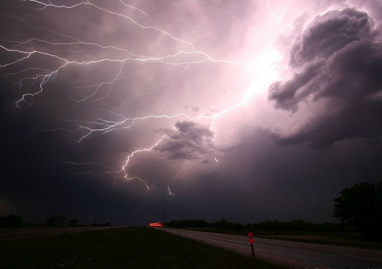 Estudio de rayos y relámpago, Radiografía de las tormentas Estudio de rayos y relámpago, Radiografía de las tormentas
