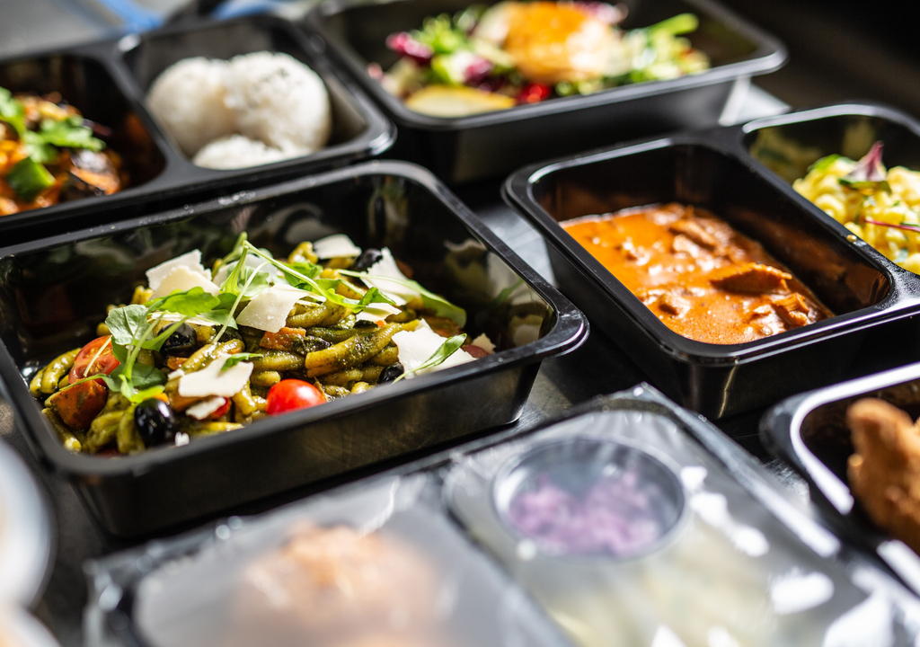 Evitar la comida en envases plásticos, sobre todo, calentar alimentos en ellos, es una de las recomendaciones para evitar que los ftalatos migren a la comida. Evitar la comida en envases plásticos, sobre todo, calentar alimentos en ellos, es una de las recomendaciones para evitar que los ftalatos migren a la comida.