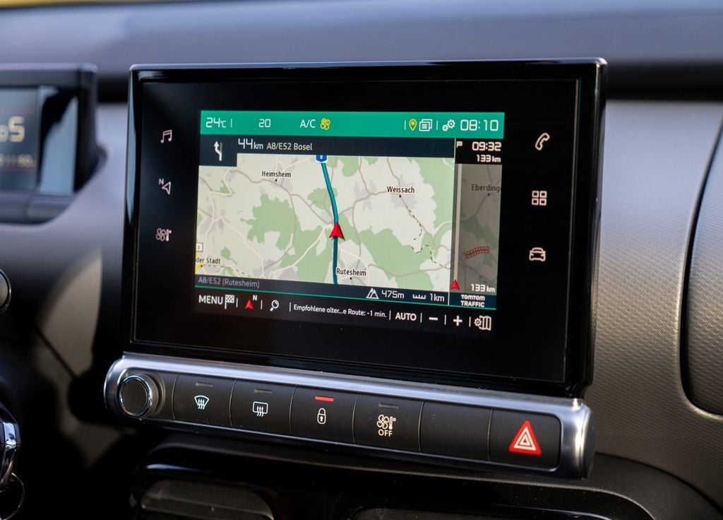 Le GPS est quasiment indissociable d'un trajet en voiture Le GPS est quasiment indissociable d'un trajet en voiture