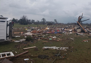 Etats-Unis : des dizaines de tornades en 24h et d'importants dégâts