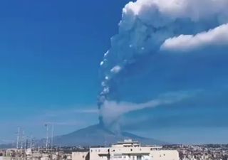 Etna, dodicesimo episodio parossistico: i video dell'eruzione