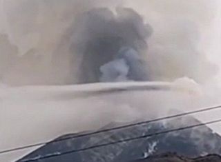 Spettacolari onde d'urto sull'Etna dopo l'esplosione delle ultime ore: ecco il video dal vulcano