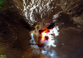 L'Etna torna a dare spettacolo: i video dell'eruzione in corso
