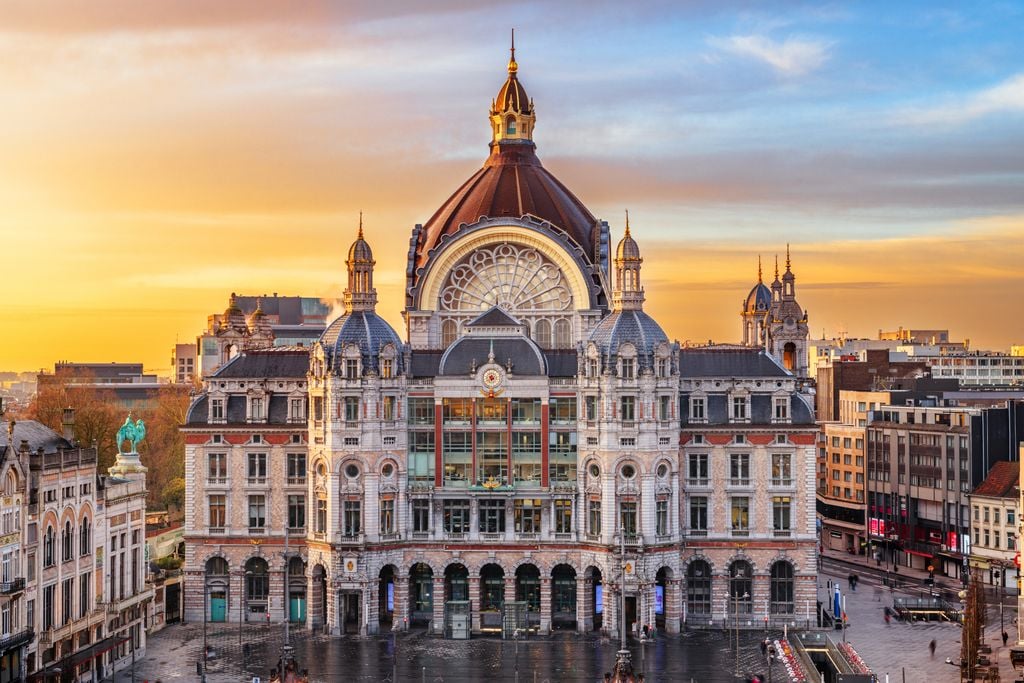 Antwerpen Schon der Hauptbahnhof Antwerpens ist eine echte Sehenswürdigkeit. Foto: Adobe Stock